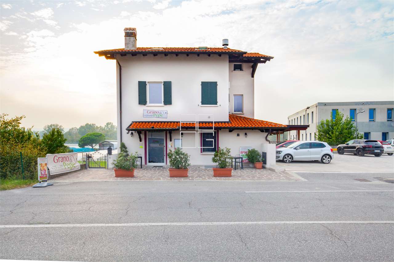 Весь доход здания в Manerba del Garda