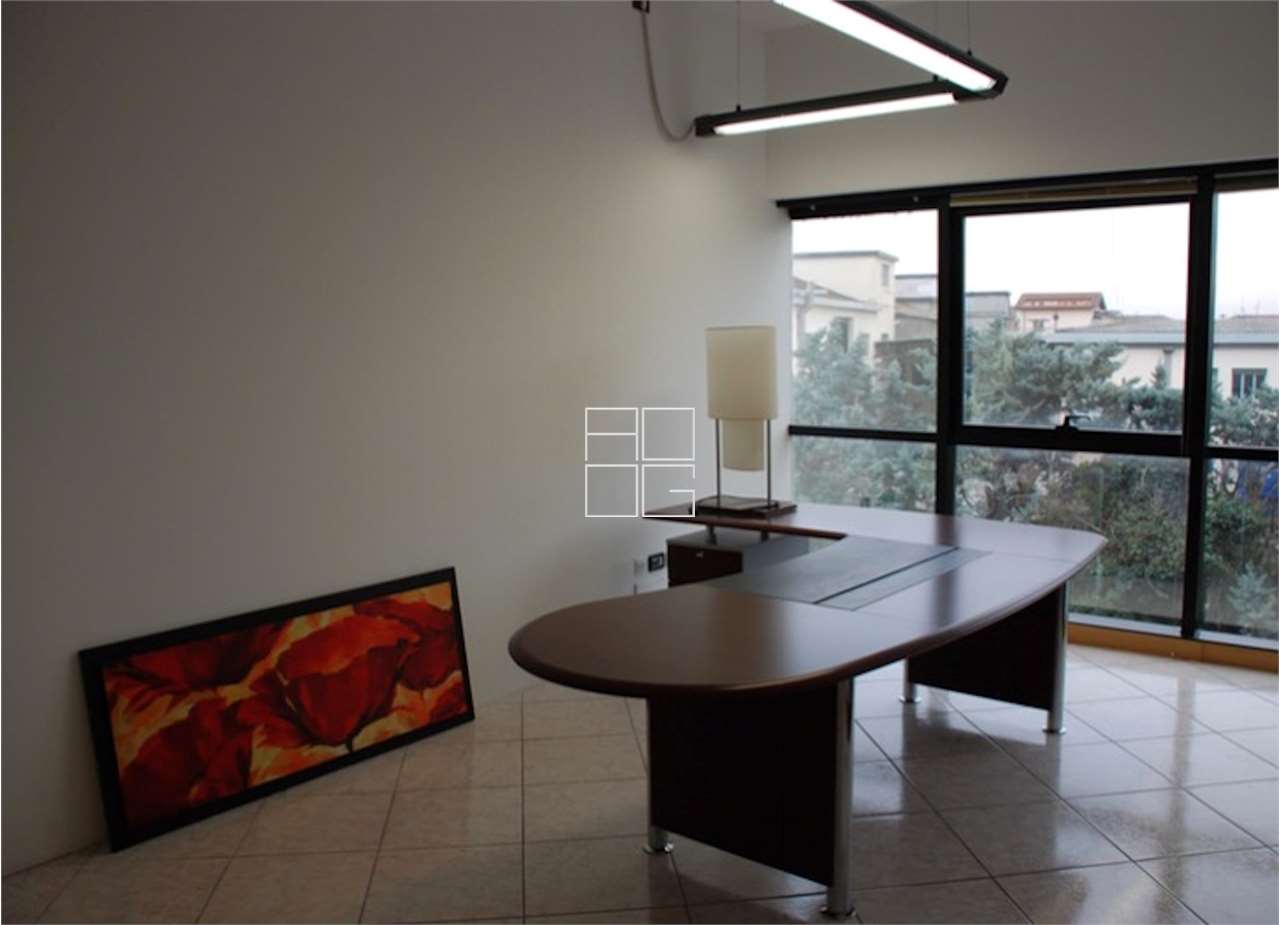 Büro im Geschäftszentrum an der Hauptstraße in Desenzano del Garda