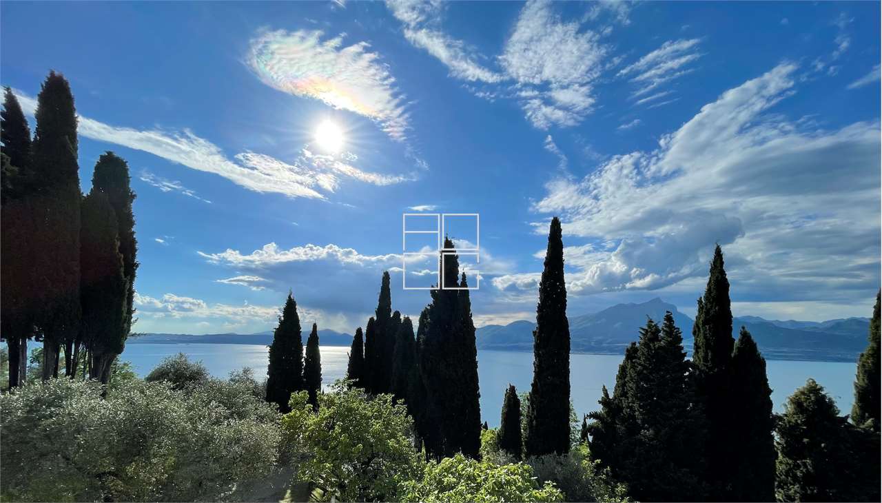 Эксклюзивная вилла с прекрасным видом на озеро в Torri del Benaco