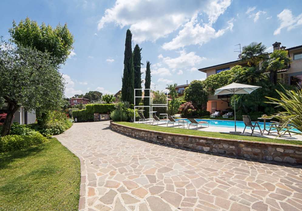 Importante villa con parco e piscina a Desenzano del Garda