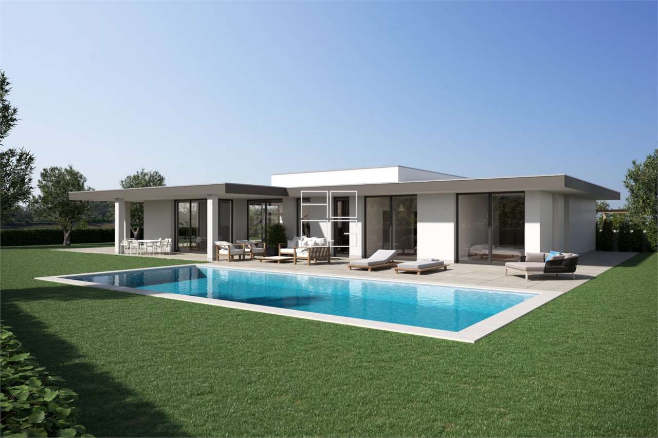 Design villa in a hilly area with open views in Lonato del Garda