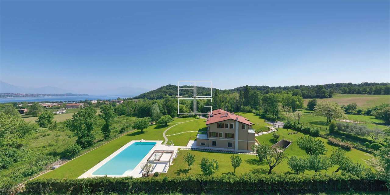 Penthouse in residence with lift and swimming pool in Desenzano del Garda