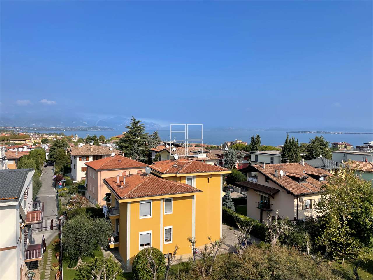 Prestigious penthouse in a new class A complex in Desenzano del Garda