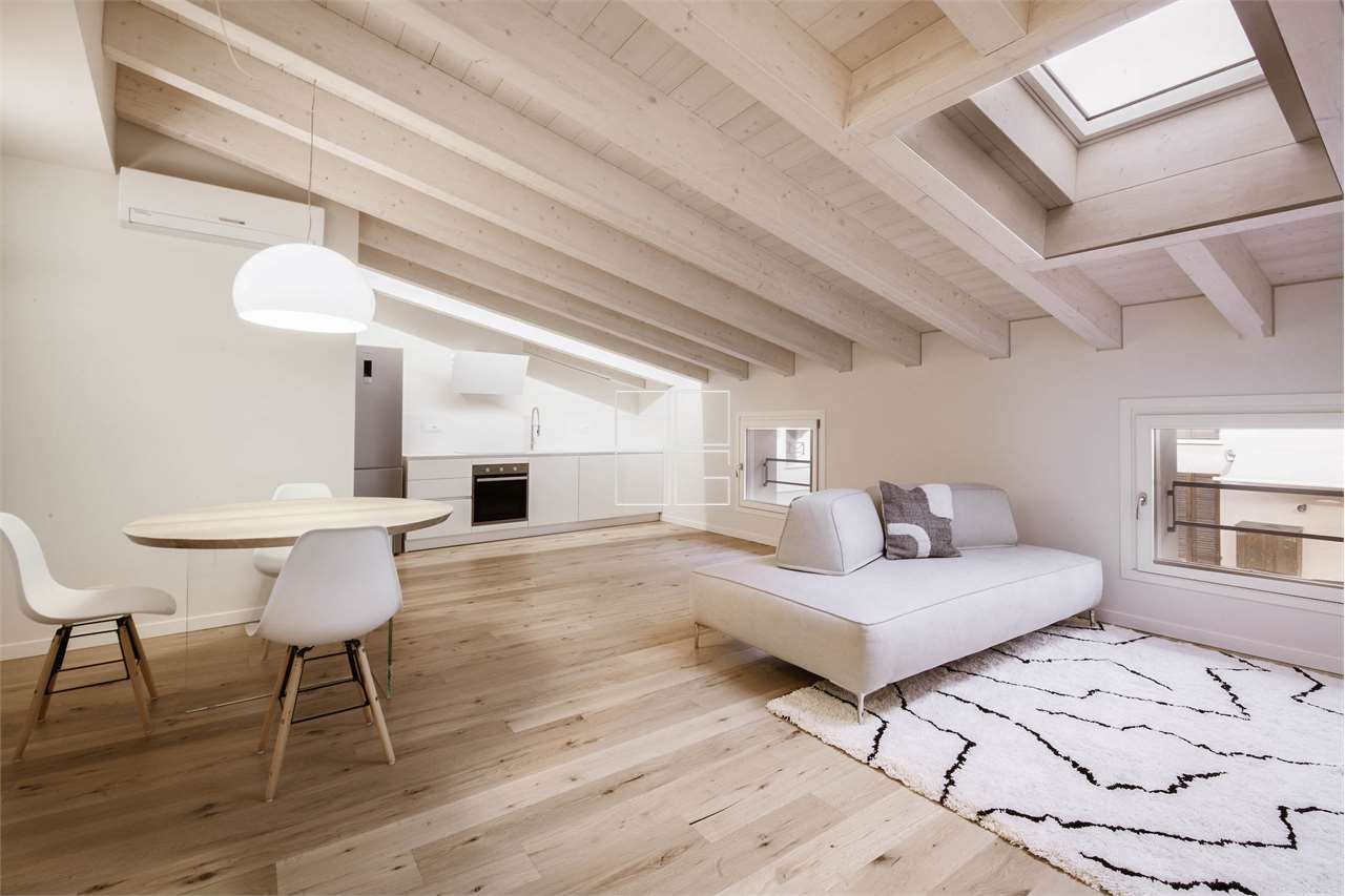 Elegant attic in a prestigious building in Desenzano del Garda