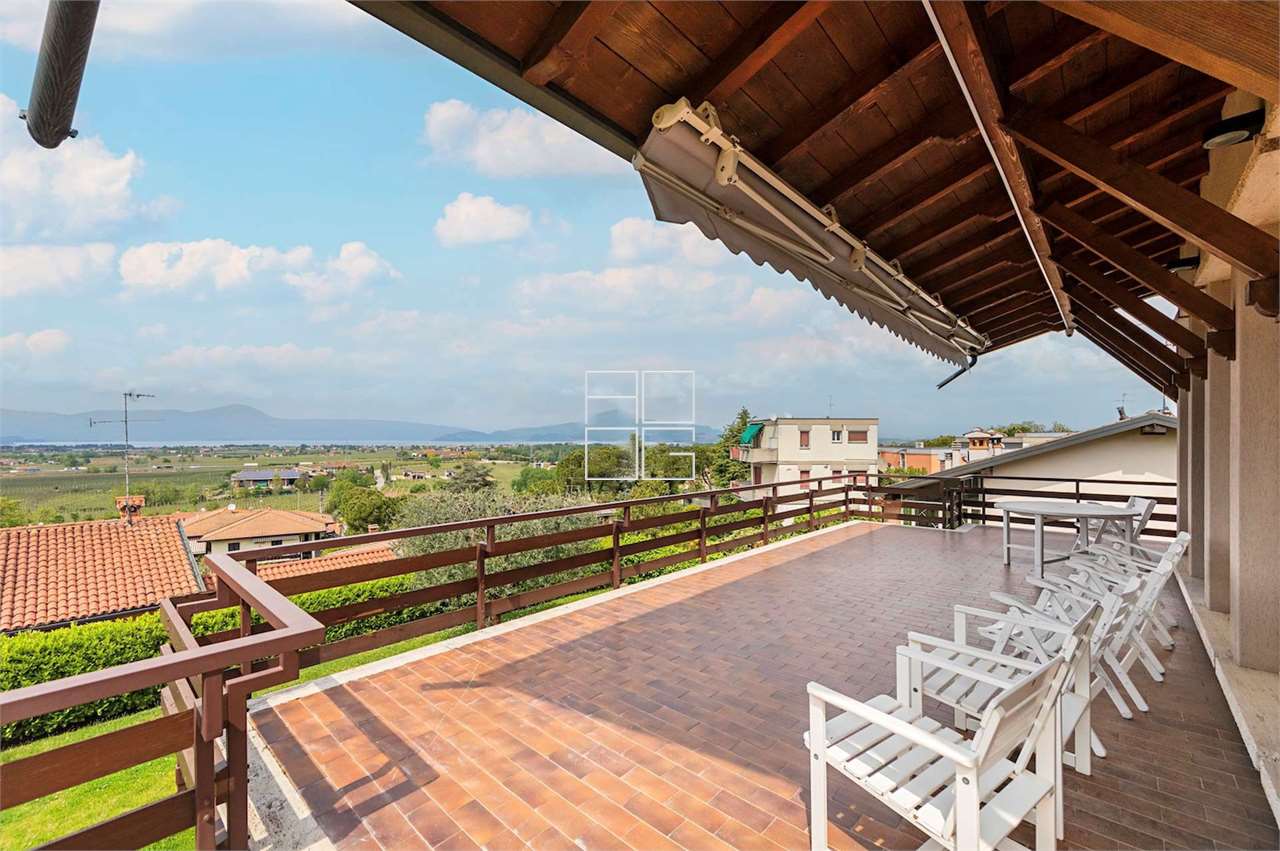 Freistehende Villa, große Terrasse mit Seeblick in Peschiera del Garda
