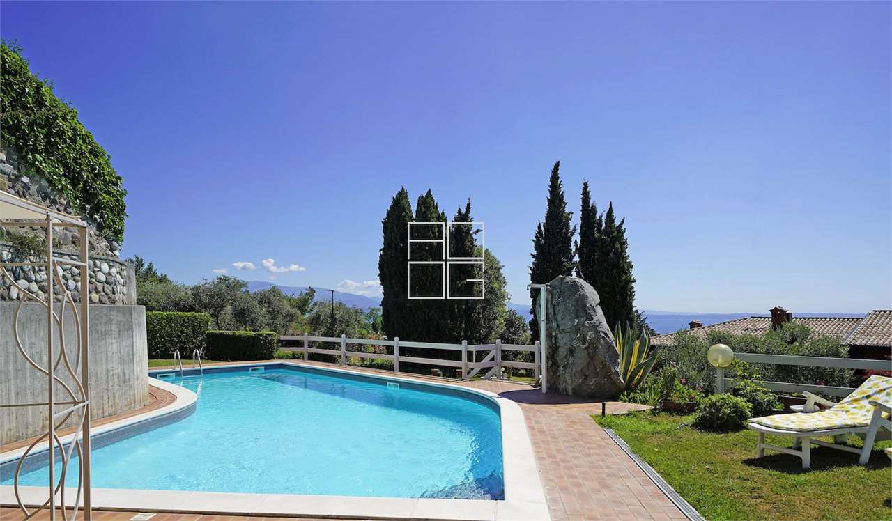 Villa mit schönem Seeblick und großem Garten in Soiano del Lago