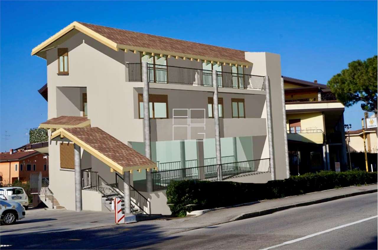 Новая трехкомнатная квартира в центре в Desenzano del Garda