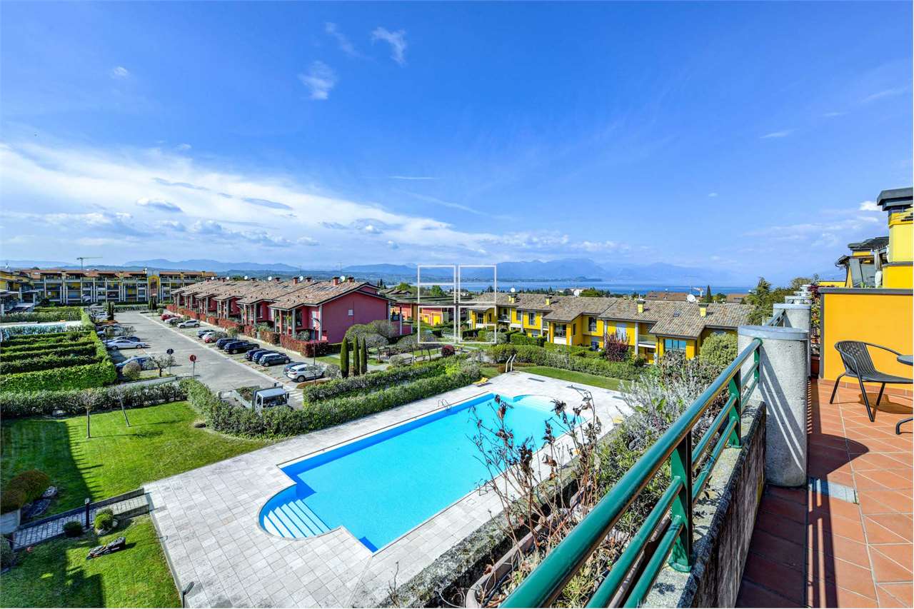 Квартира с важным видом на озеро в Desenzano del Garda