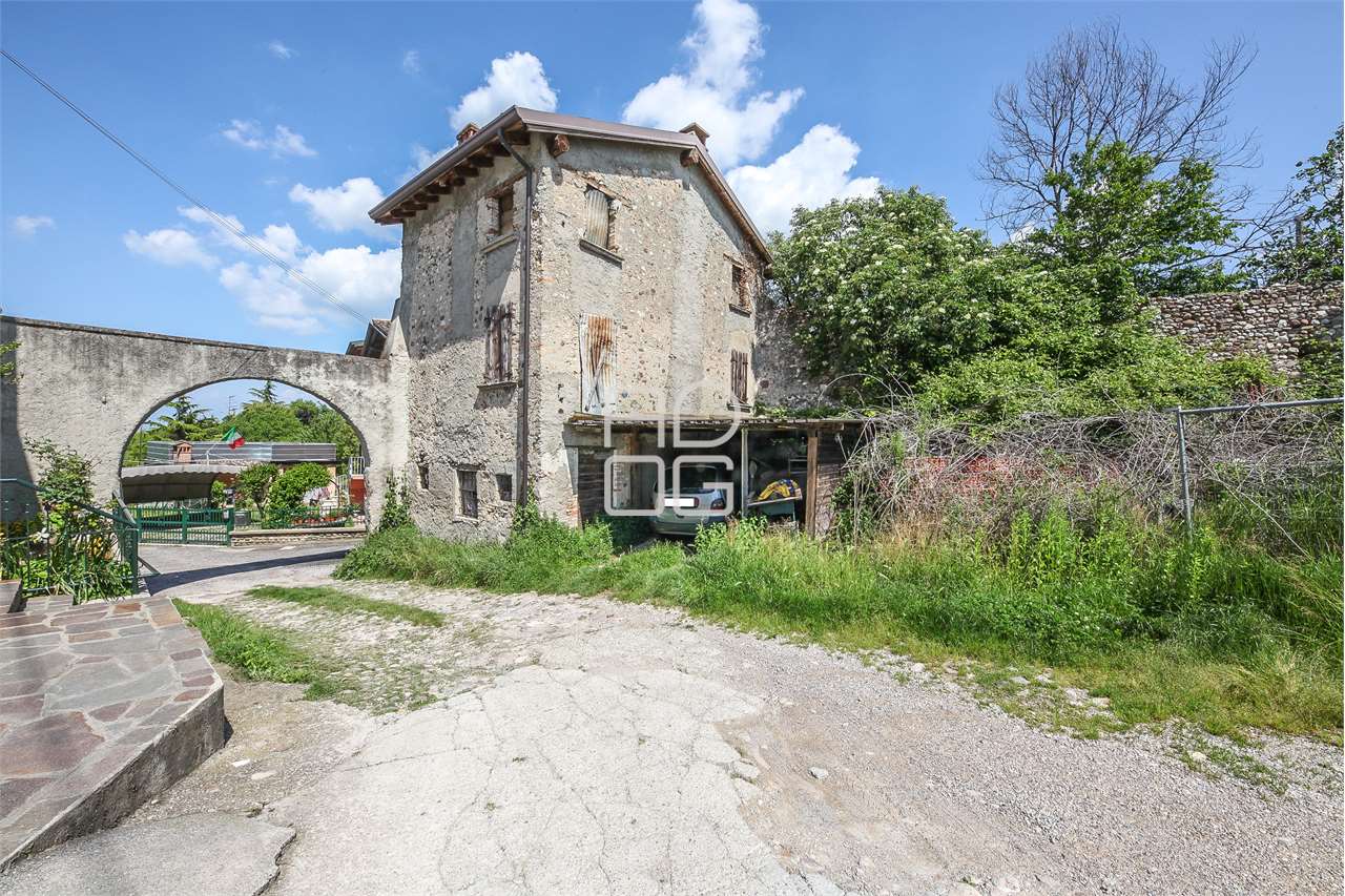 Rustikales Bauernhaus in altem Weiler in Desenzano del Garda