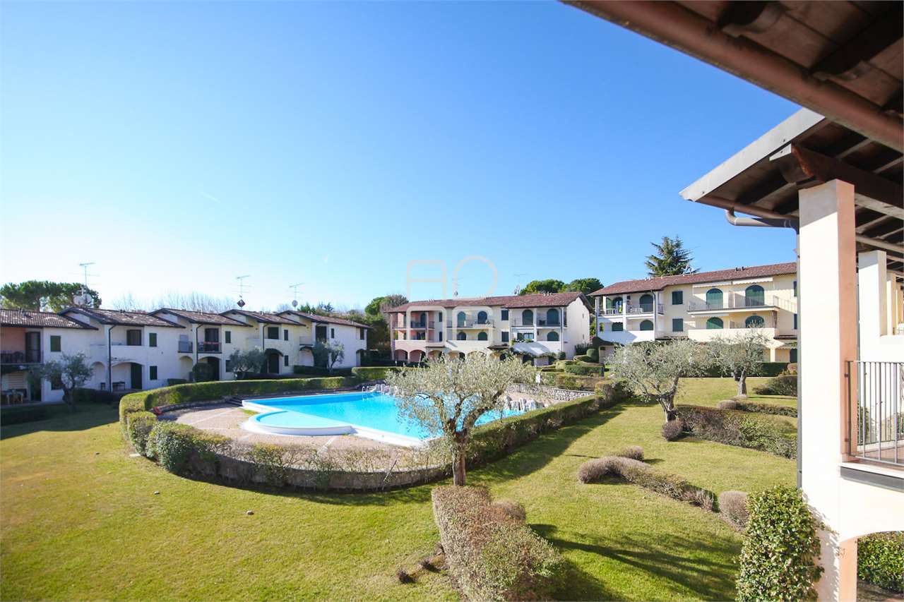 Zwei-Zimmer-Wohnung in schöner Lage mit Pool in Polpenazze del Garda