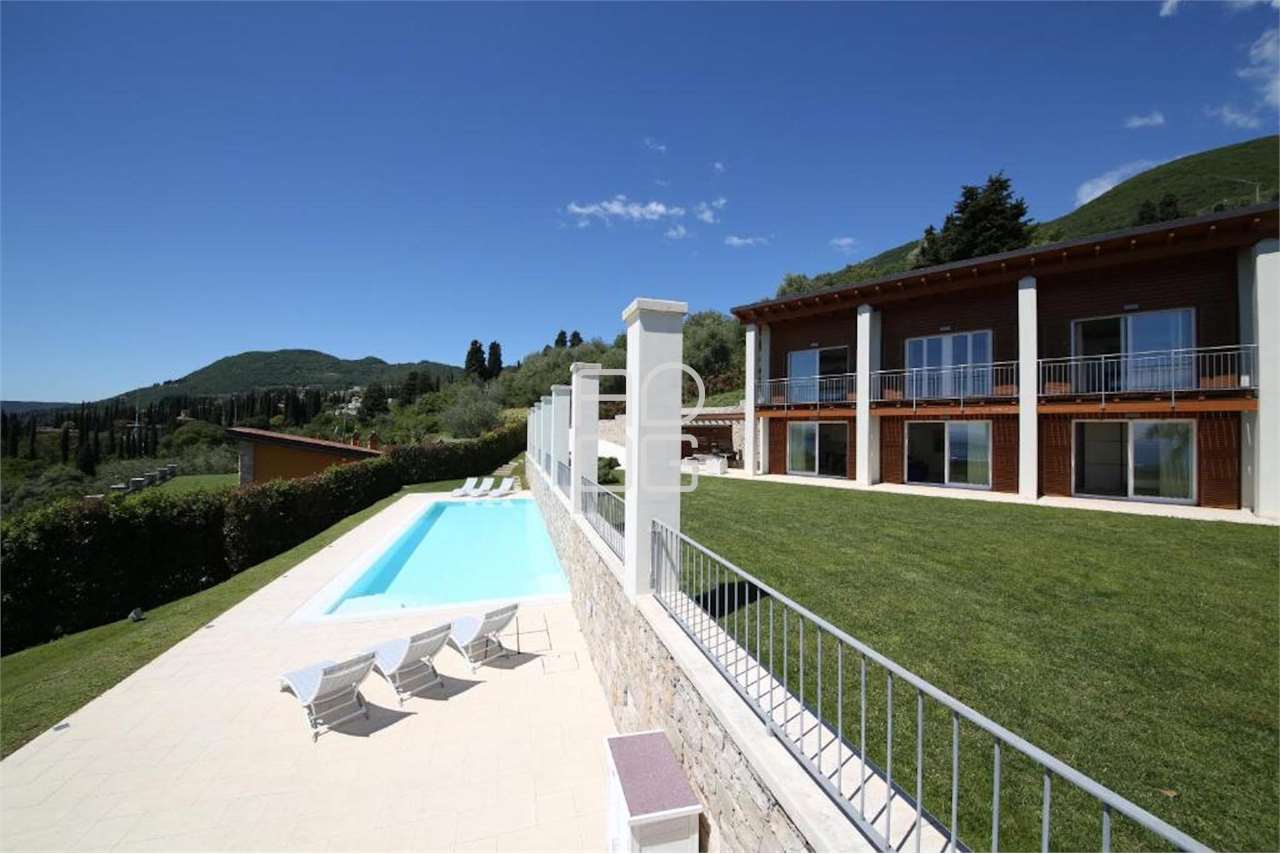 Modern lake view villa in Gardone Riviera