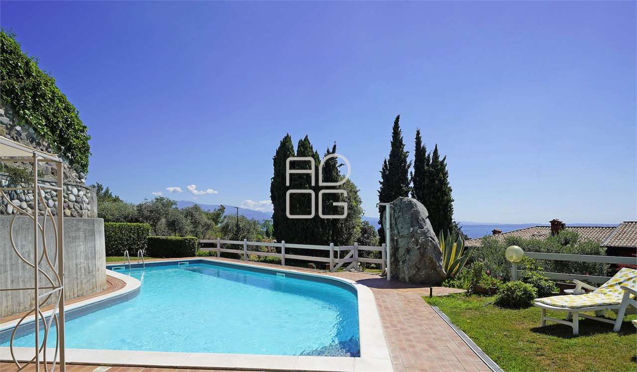 Villa mit schönem Seeblick und großem Garten in Soiano del Lago