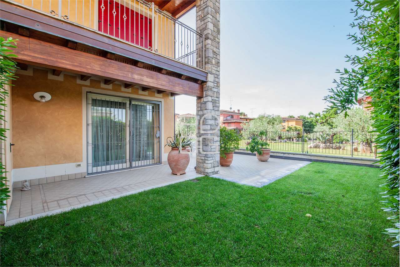 Beautiful and private semi-detached villa in Desenzano del Garda