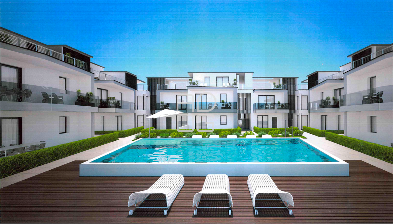 Четырехкомнатная квартира в резиденции с бассейном в Peschiera del Garda
