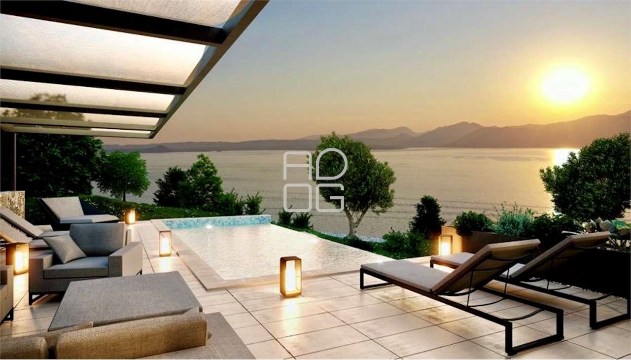 Neue, elegante Villa mit herrlichem Seeblick in Torri del Benaco