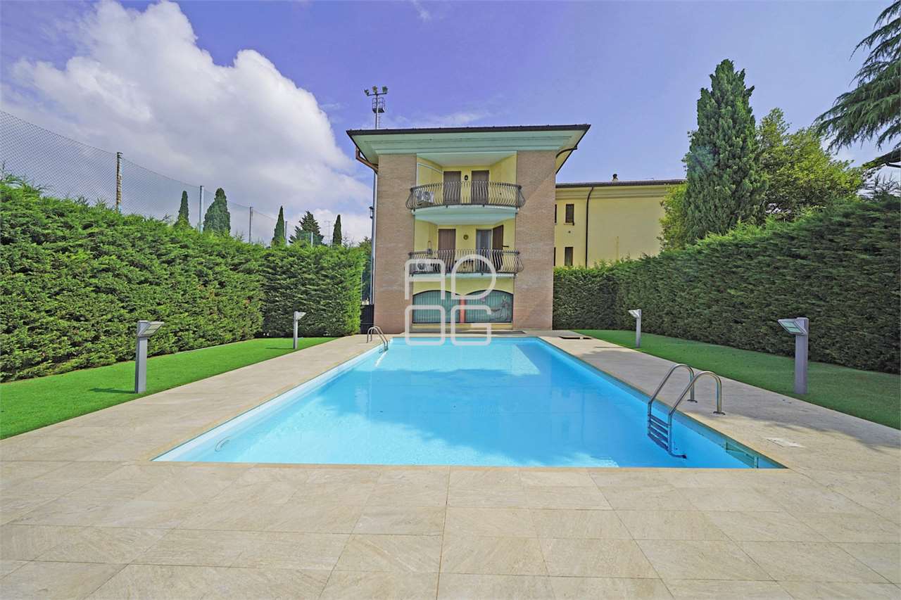 Квартира в центре города с частным бассейном в Desenzano del Garda