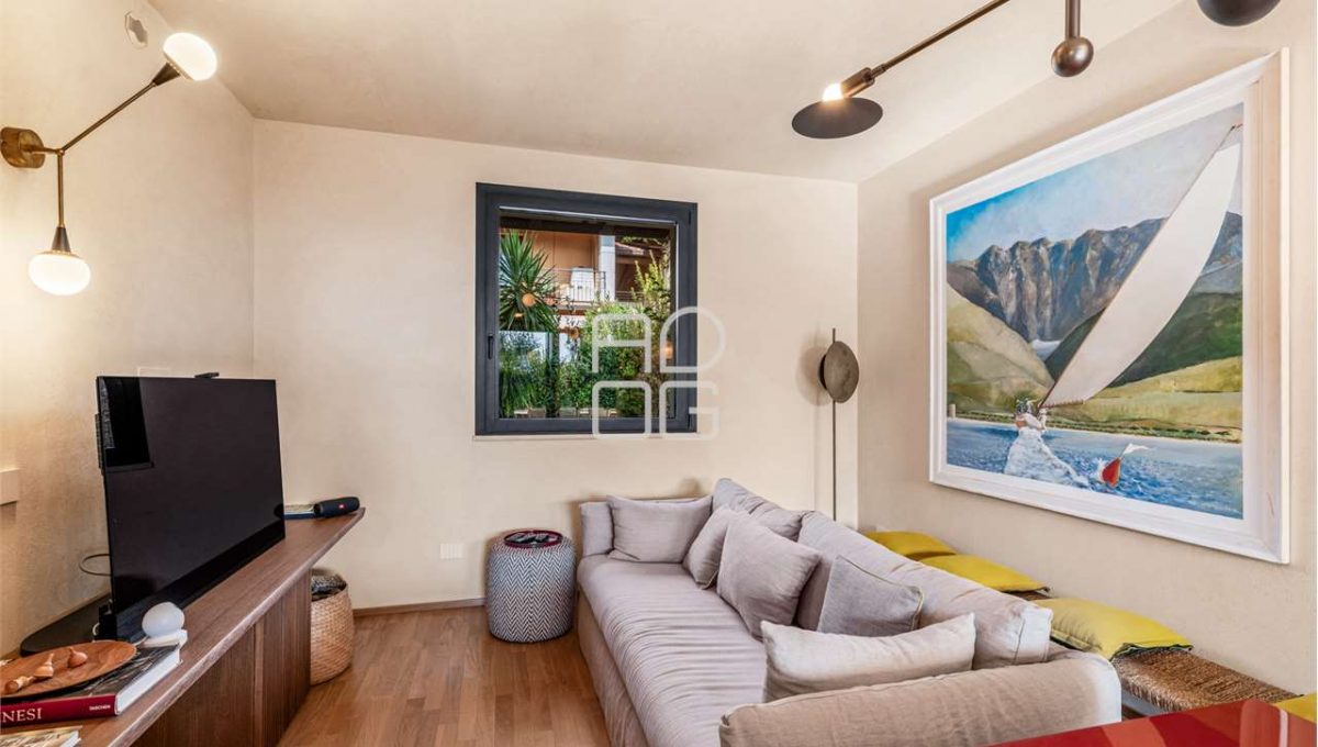 imm_69390-20251030121556-1280-_Watermark_png_mc