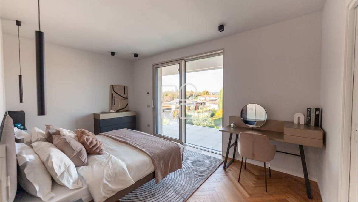 imm_69586-20251108112302-1280-_Watermark_png_mc