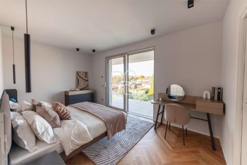 imm_69586-20251108112302-1280-_Watermark_png_mc