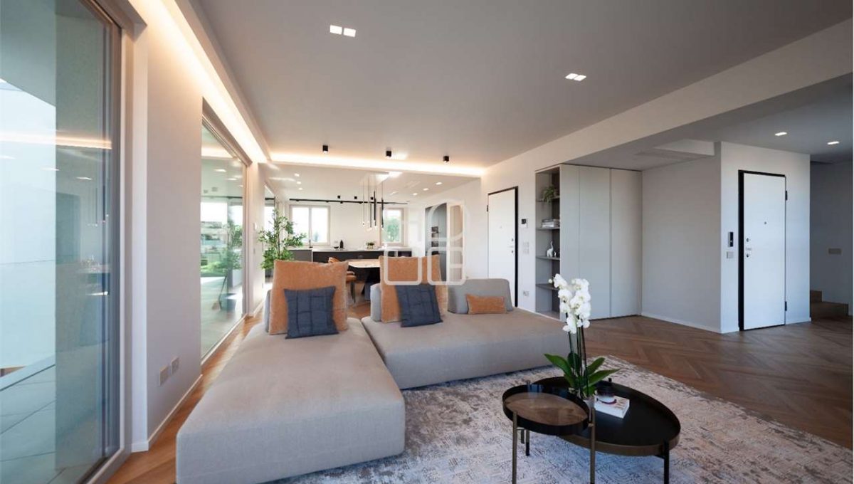 imm_69589-20251108112034-1280-_Watermark_png_mc