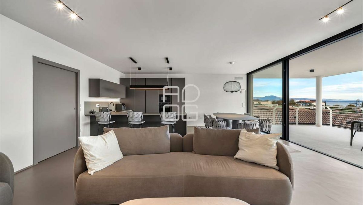 imm_70028-20251204121813-1280-_Watermark_png_mc