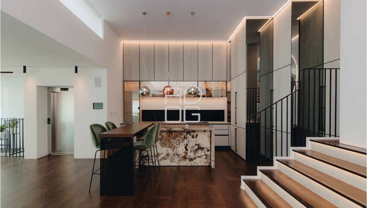 imm_70477-20251215174528-1280-_Watermark_png_mc