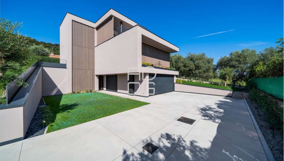 imm_70703-20251222194201-1280-_Watermark_png_mc